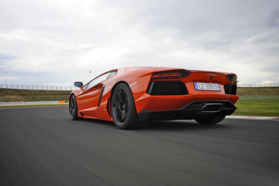  Lamborghini Aventador LP700-4 2011 года  (фото 22 из 204)